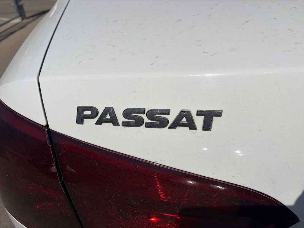 Thumbnail: 2013 Volkswagen Passat - 24