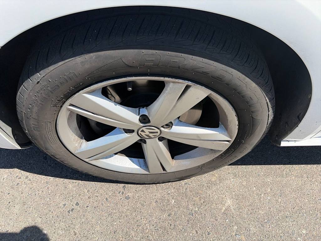 Thumbnail: 2013 Volkswagen Passat - 28