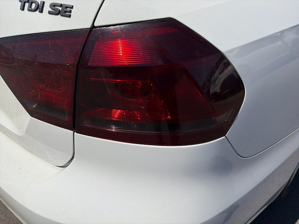 Thumbnail: 2013 Volkswagen Passat - 21