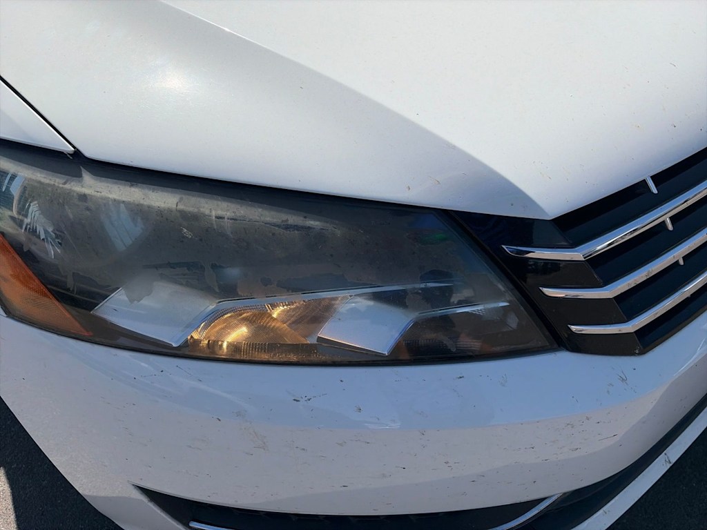 Thumbnail: 2013 Volkswagen Passat - 16