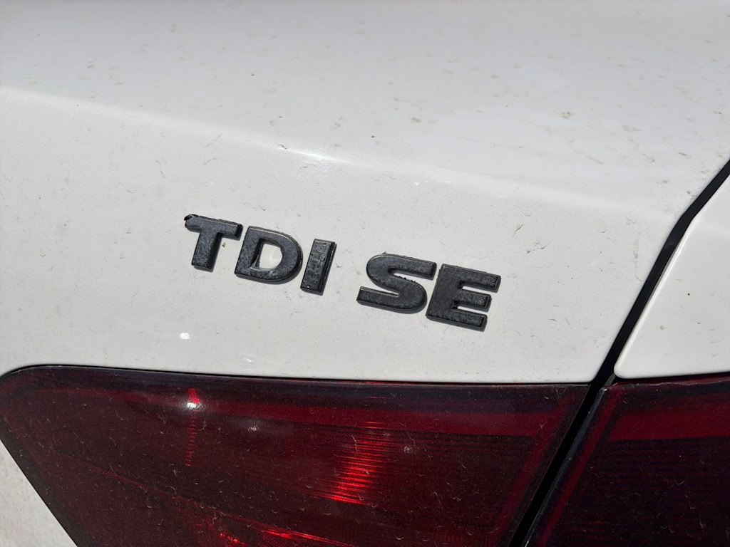Thumbnail: 2013 Volkswagen Passat - 22