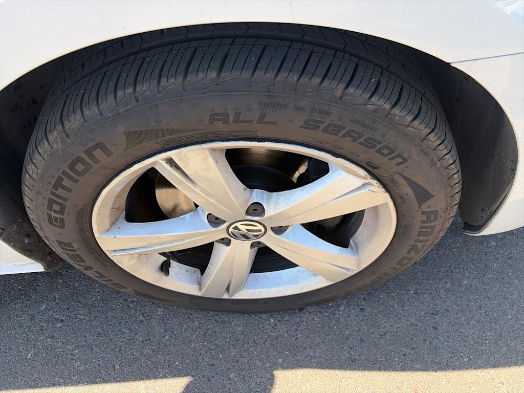 Thumbnail: 2013 Volkswagen Passat - 5