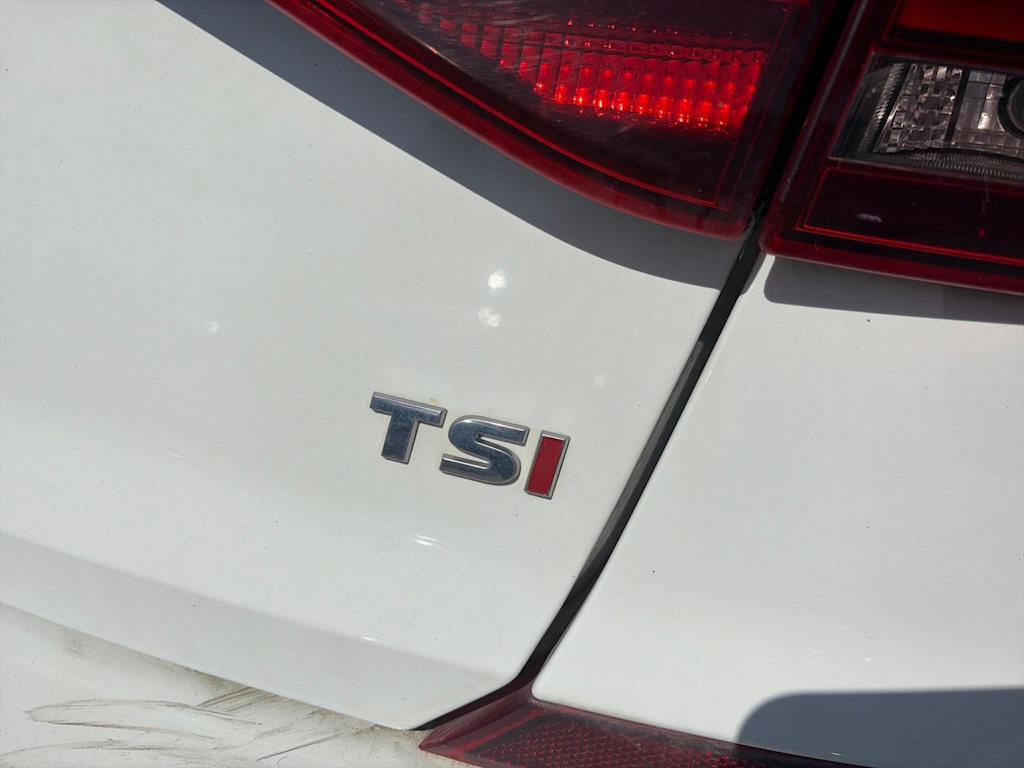 Thumbnail: 2017 Volkswagen Passat - 22