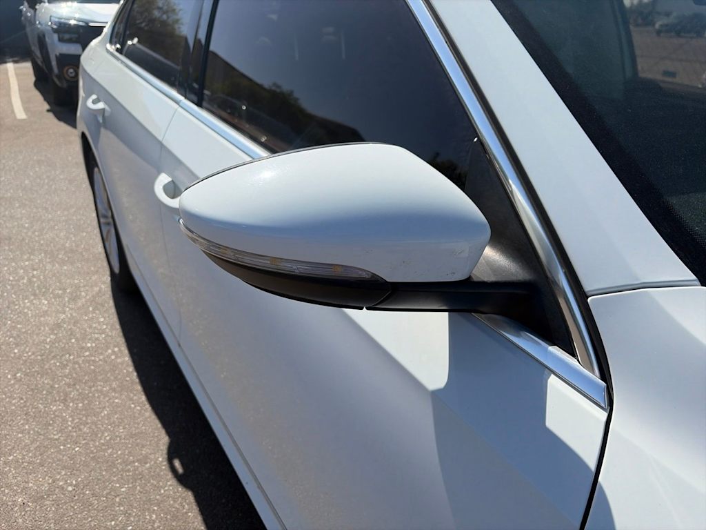 Thumbnail: 2017 Volkswagen Passat - 17