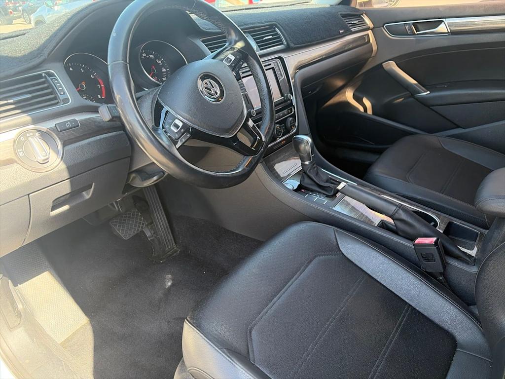 Thumbnail: 2017 Volkswagen Passat - 6