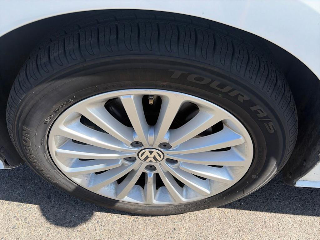 Thumbnail: 2017 Volkswagen Passat - 28