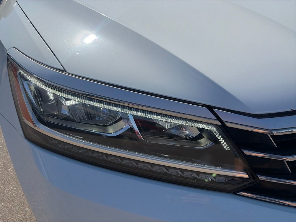 Thumbnail: 2017 Volkswagen Passat - 16