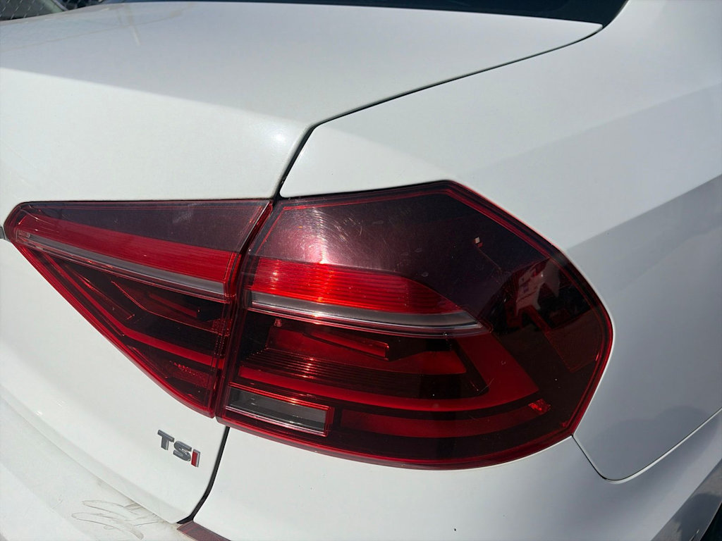 Thumbnail: 2017 Volkswagen Passat - 21