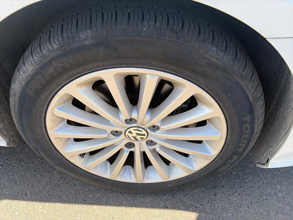 Thumbnail: 2017 Volkswagen Passat - 5