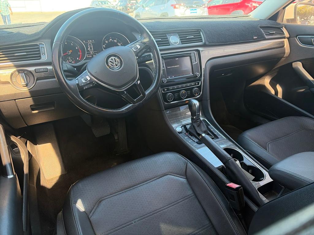 Thumbnail: 2017 Volkswagen Passat - 2