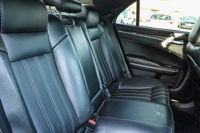 2018 Chrysler 300 S 31