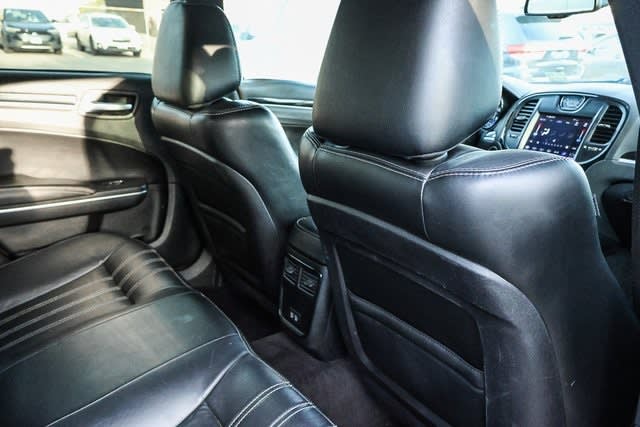 2018 Chrysler 300 S 12
