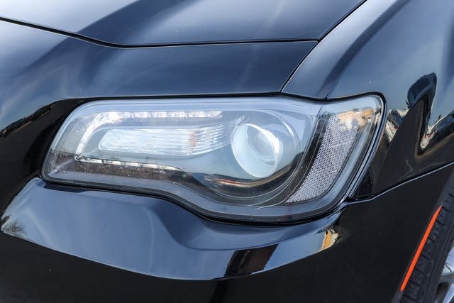 2018 Chrysler 300 S 25
