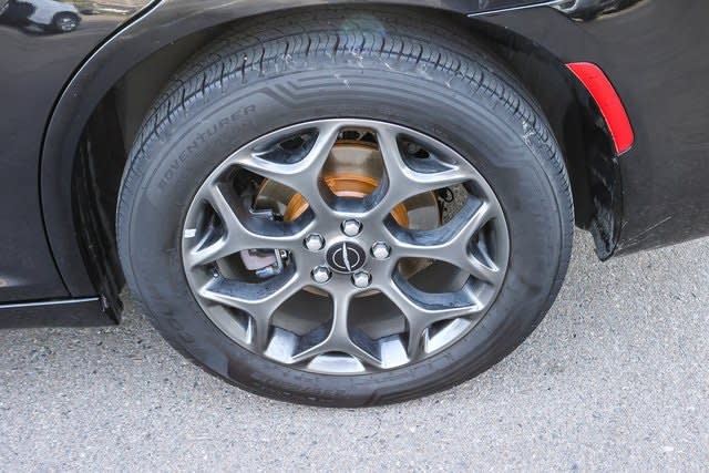 2018 Chrysler 300 S 7