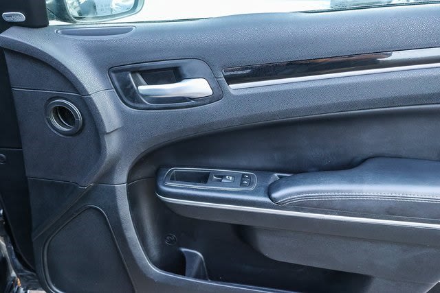 2018 Chrysler 300 S 29