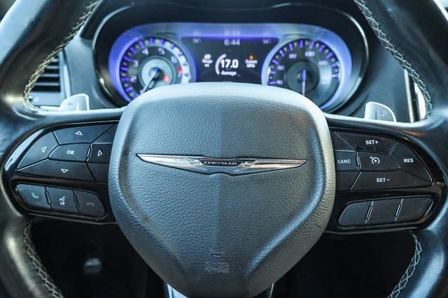 2018 Chrysler 300 S 40