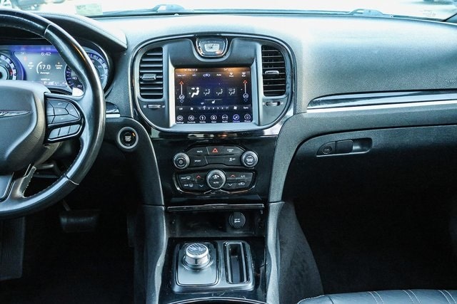 2018 Chrysler 300 S 13