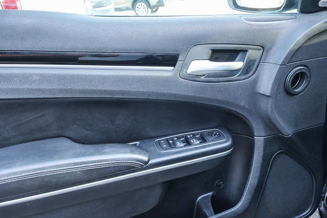 2018 Chrysler 300 S 35