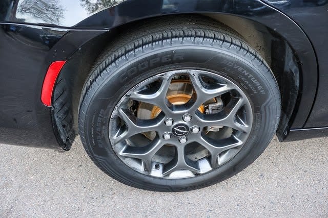 2018 Chrysler 300 S 28