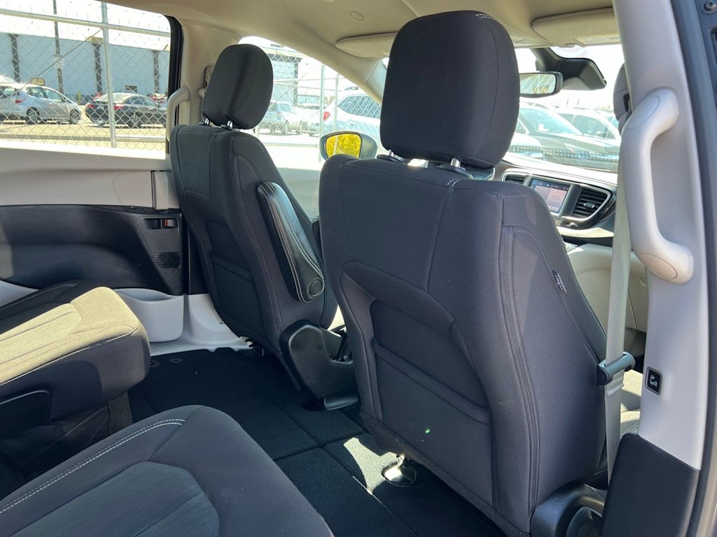 Thumbnail: 2023 Chrysler Voyager - 27