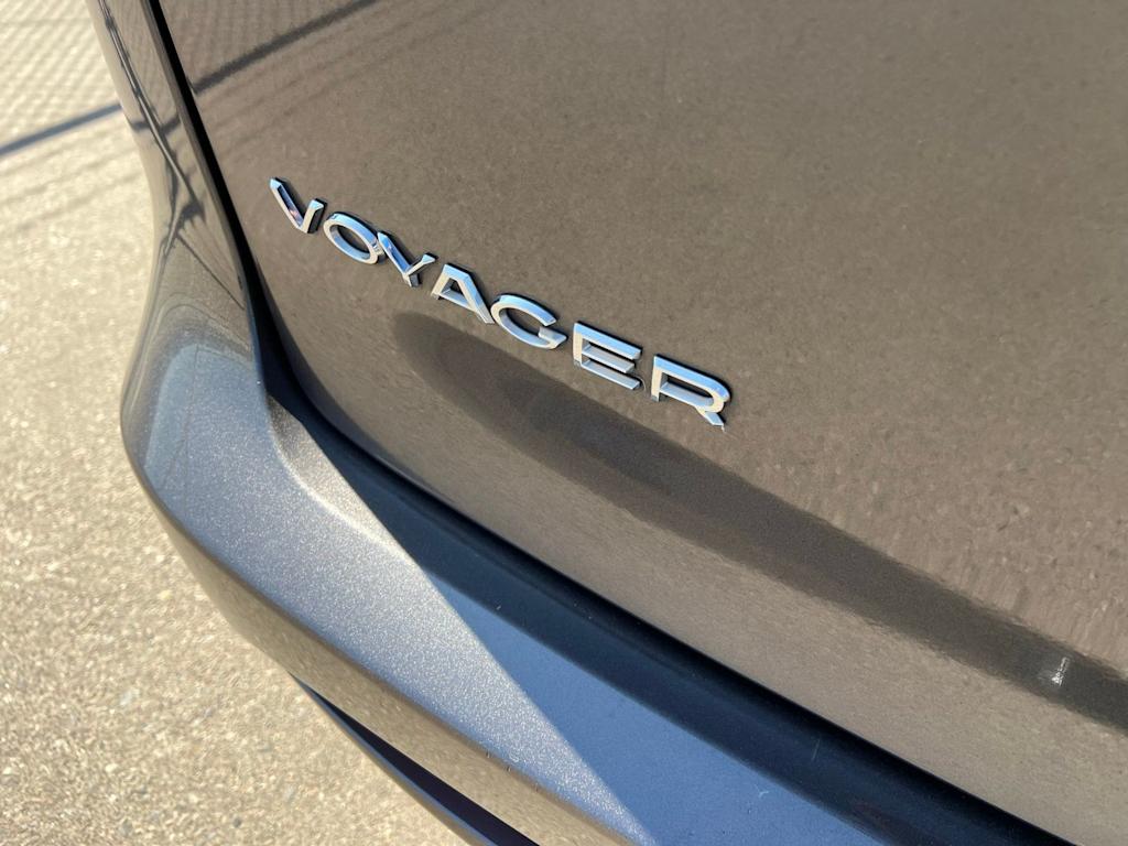Thumbnail: 2023 Chrysler Voyager - 7