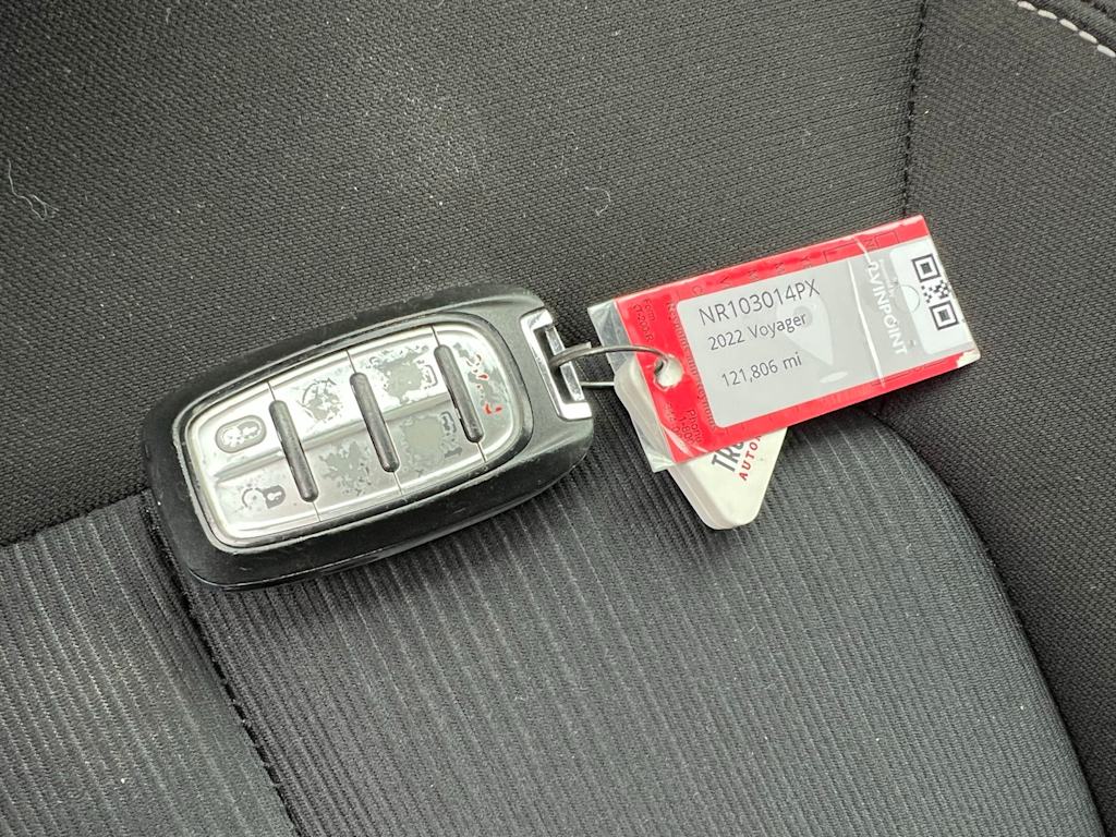 Thumbnail: 2022 Chrysler Voyager - 19