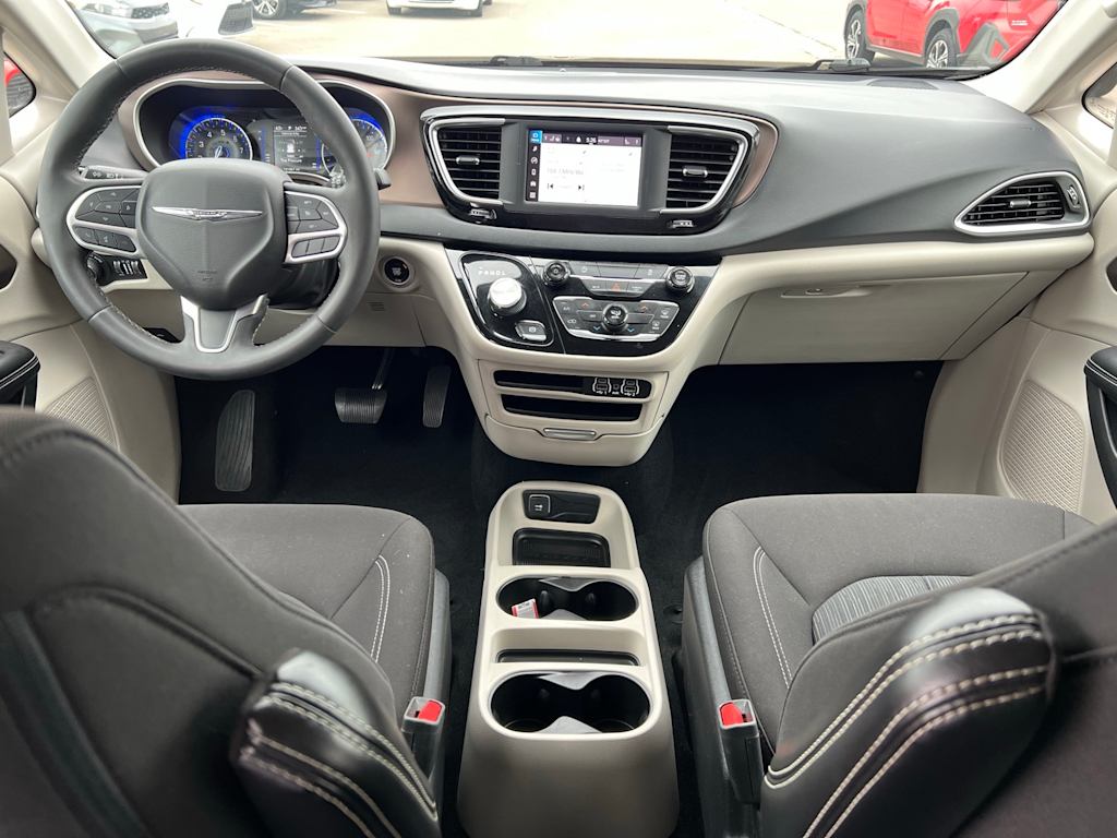 Thumbnail: 2022 Chrysler Voyager - 13