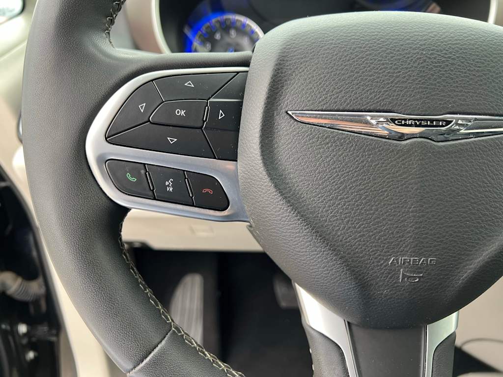 Thumbnail: 2022 Chrysler Voyager - 39