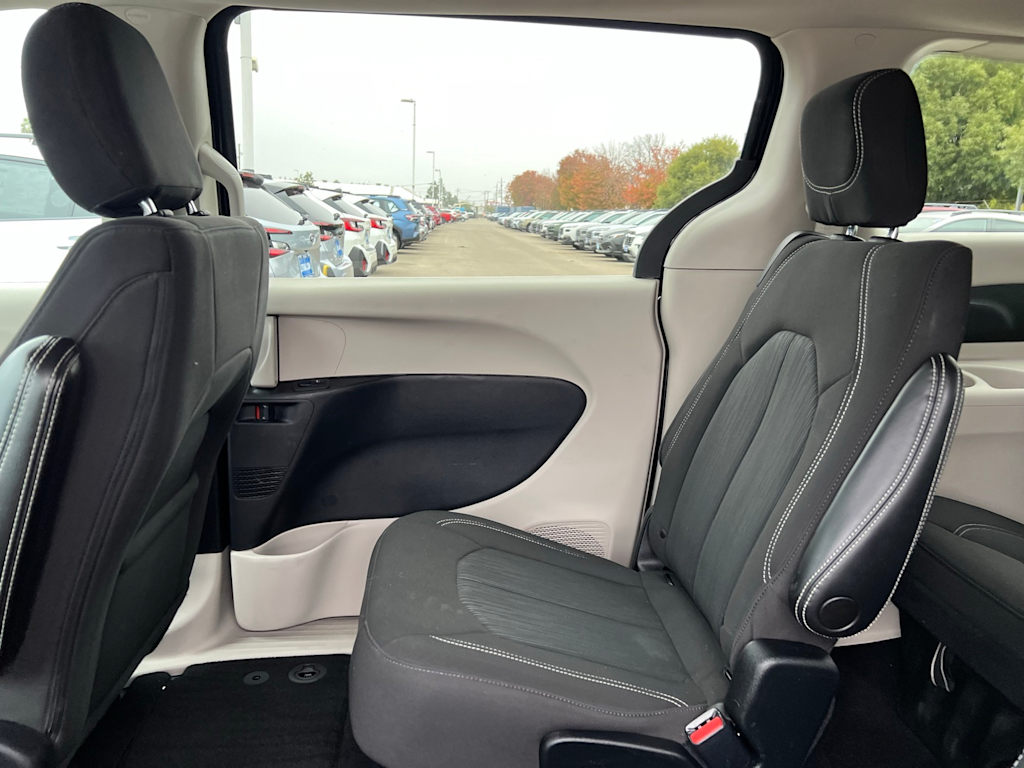 Thumbnail: 2022 Chrysler Voyager - 28