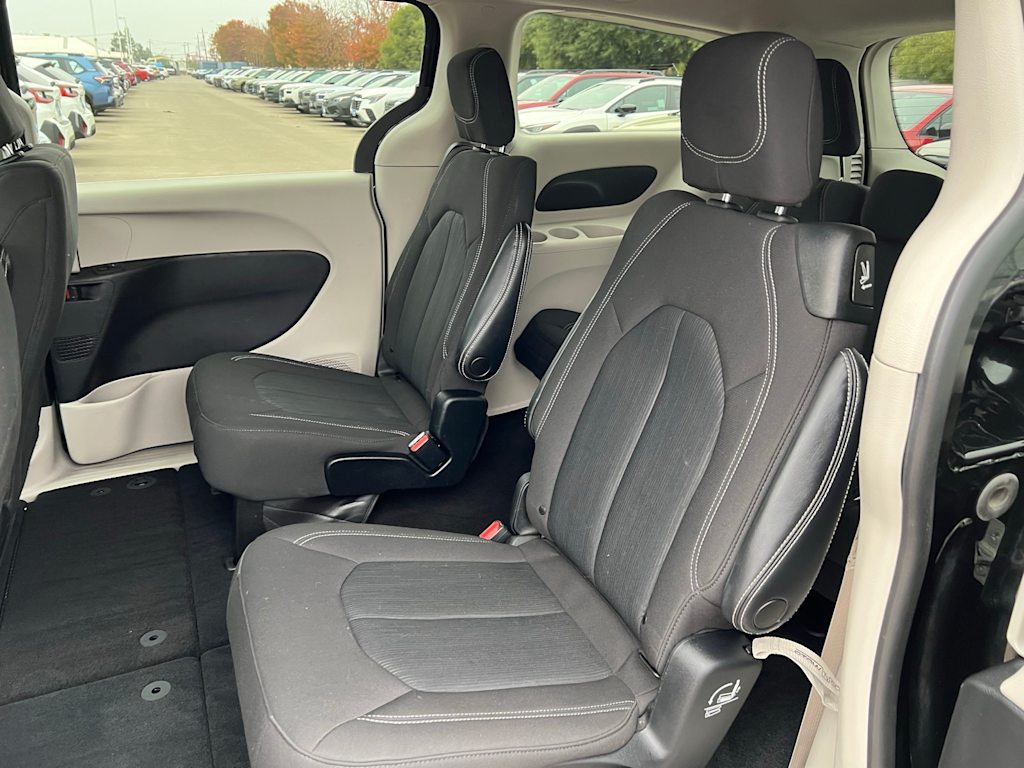 Thumbnail: 2022 Chrysler Voyager - 27