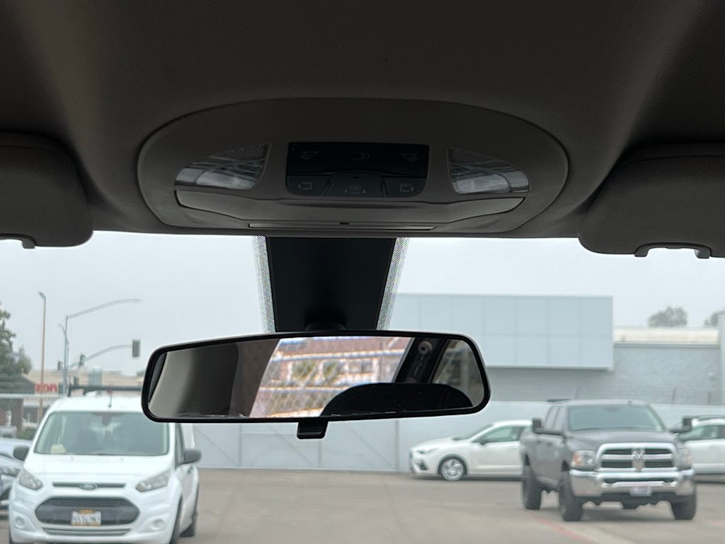 Thumbnail: 2022 Chrysler Voyager - 35