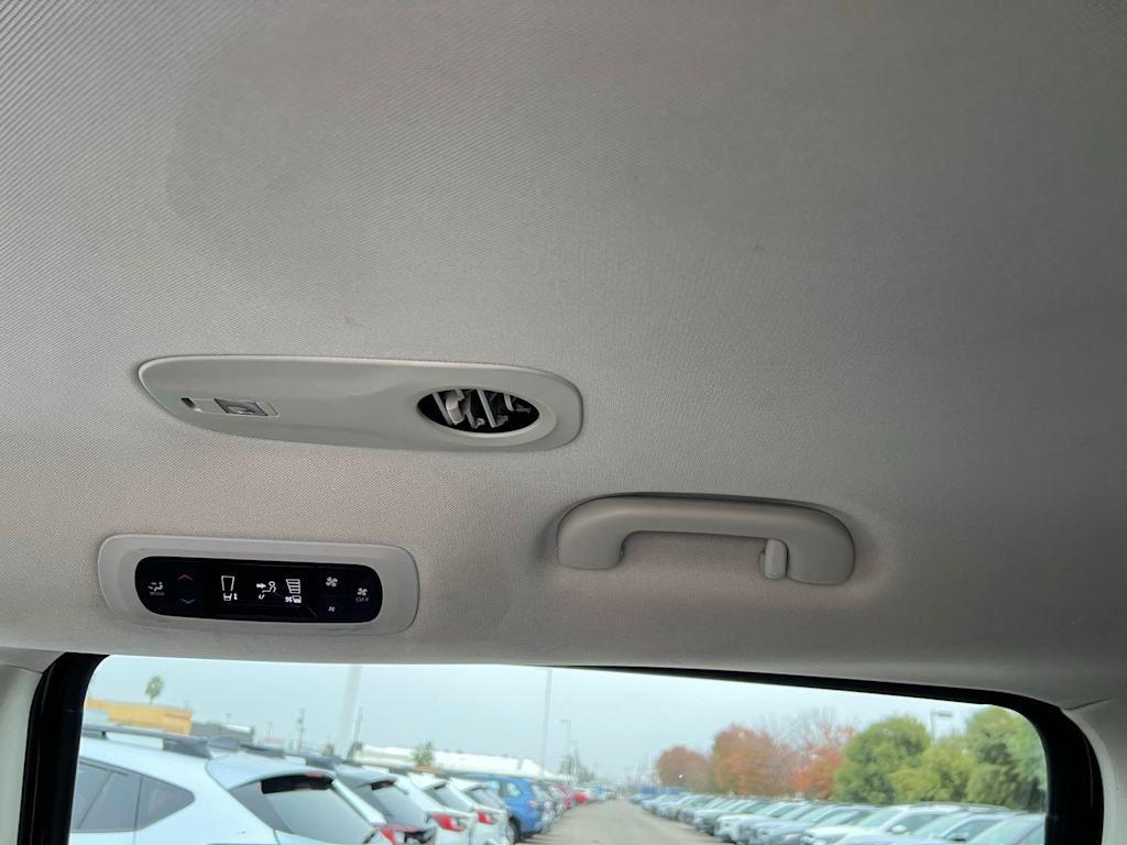 Thumbnail: 2022 Chrysler Voyager - 36