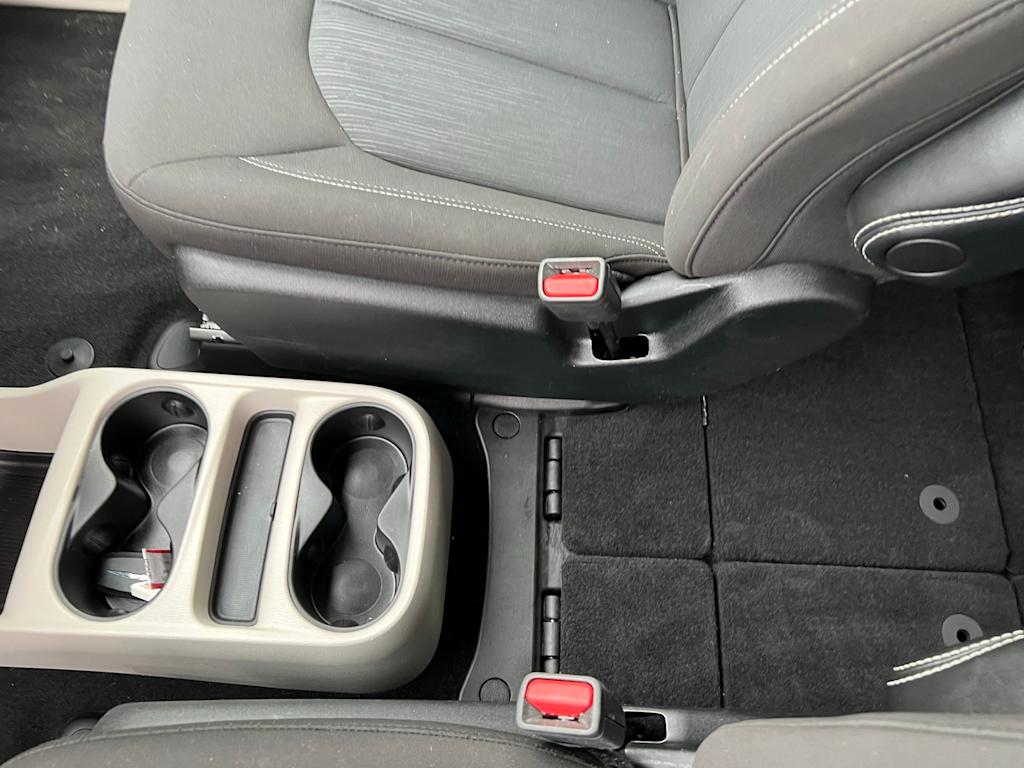 Thumbnail: 2022 Chrysler Voyager - 42