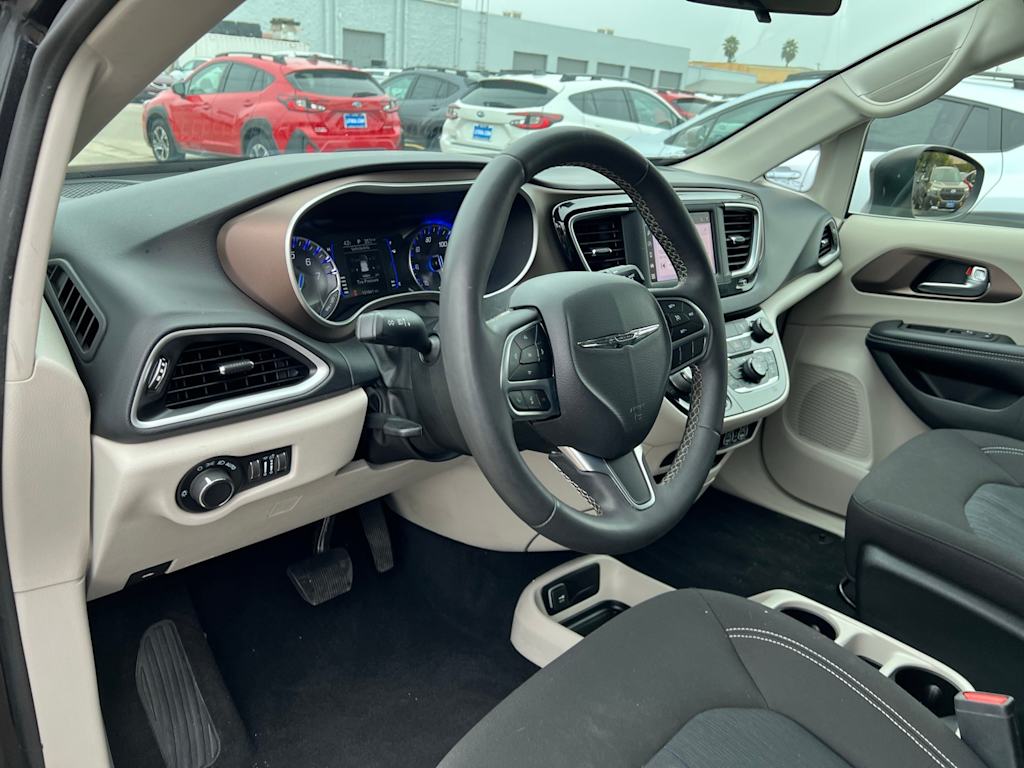 Thumbnail: 2022 Chrysler Voyager - 2