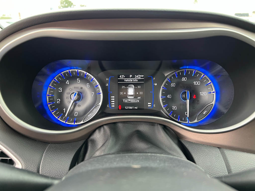 Thumbnail: 2022 Chrysler Voyager - 17