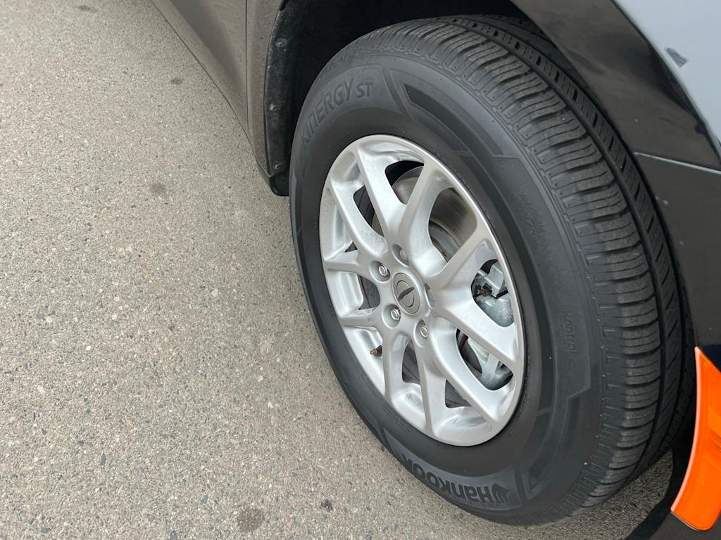 Thumbnail: 2022 Chrysler Voyager - 33