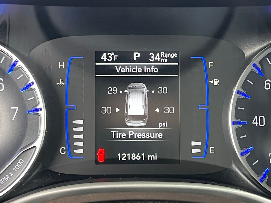 Thumbnail: 2022 Chrysler Voyager - 44