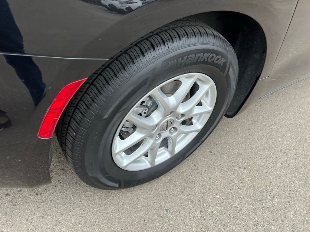 Thumbnail: 2022 Chrysler Voyager - 29