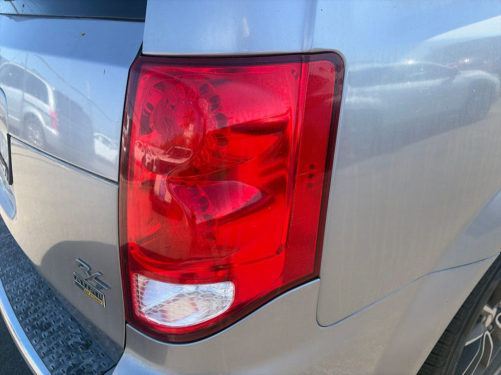Thumbnail: 2016 Dodge Grand Caravan - 16