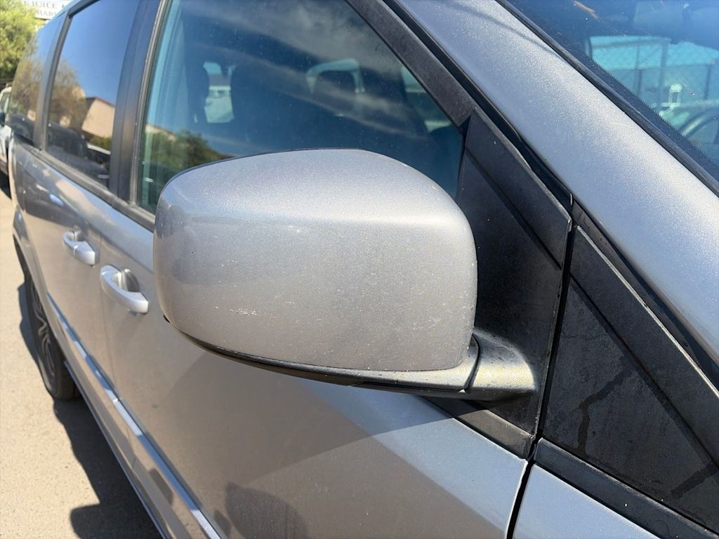 Thumbnail: 2016 Dodge Grand Caravan - 12