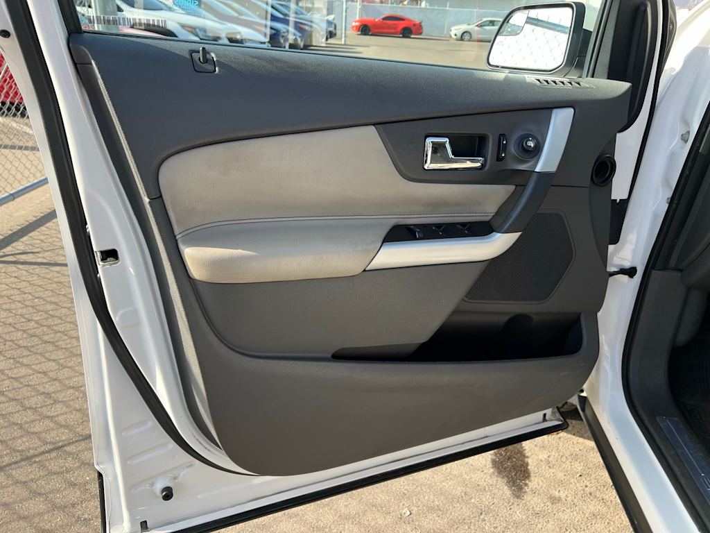 Thumbnail: 2013 Ford Edge - 24