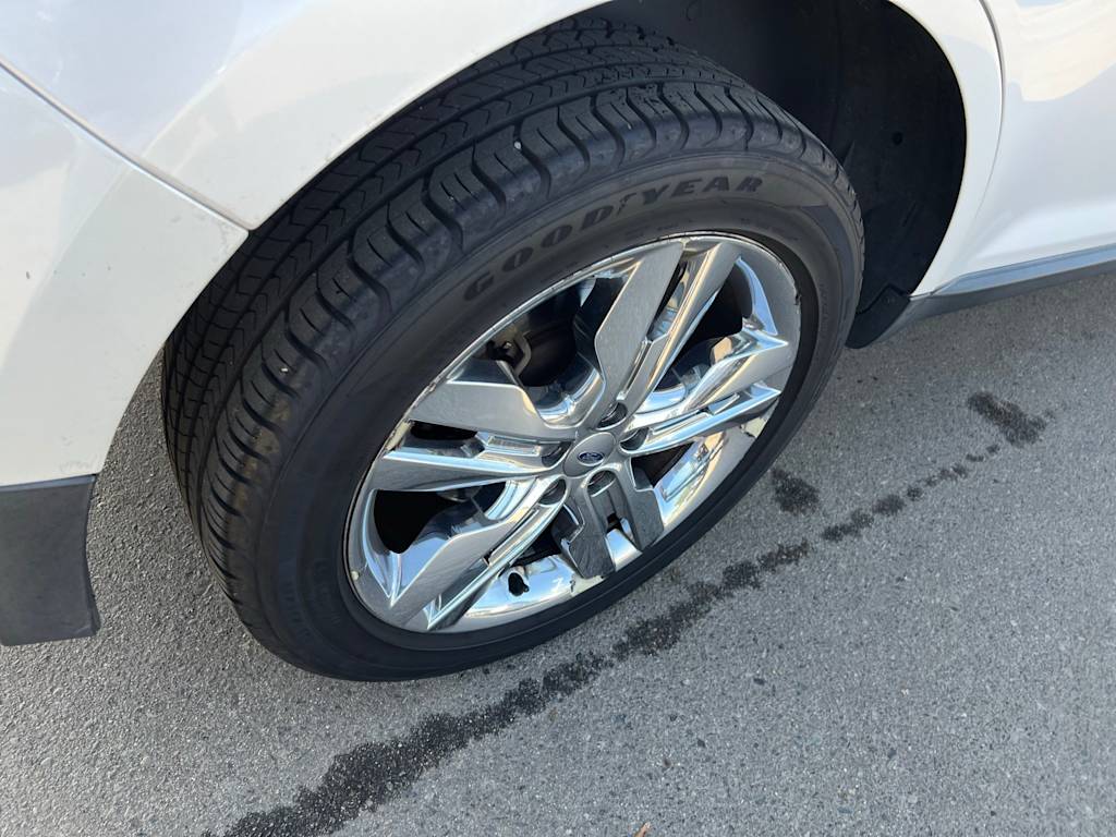 Thumbnail: 2013 Ford Edge - 28