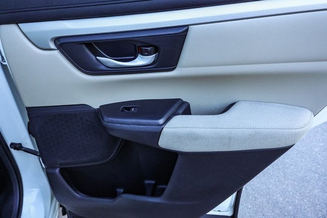2017 Honda CR-V LX 29