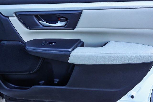 2017 Honda CR-V LX 28