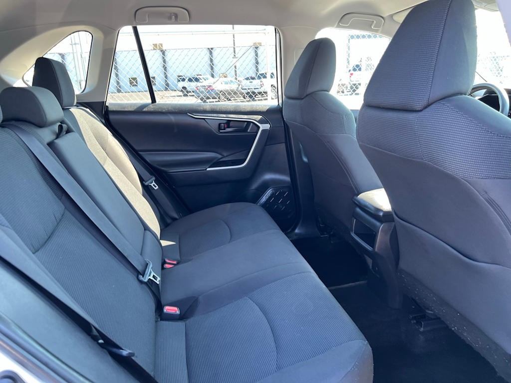 Thumbnail: 2021 Toyota RAV4 - 32