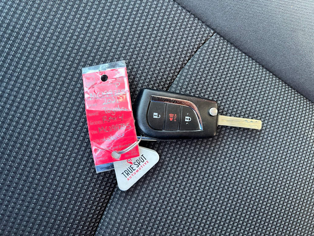 Thumbnail: 2021 Toyota RAV4 - 19