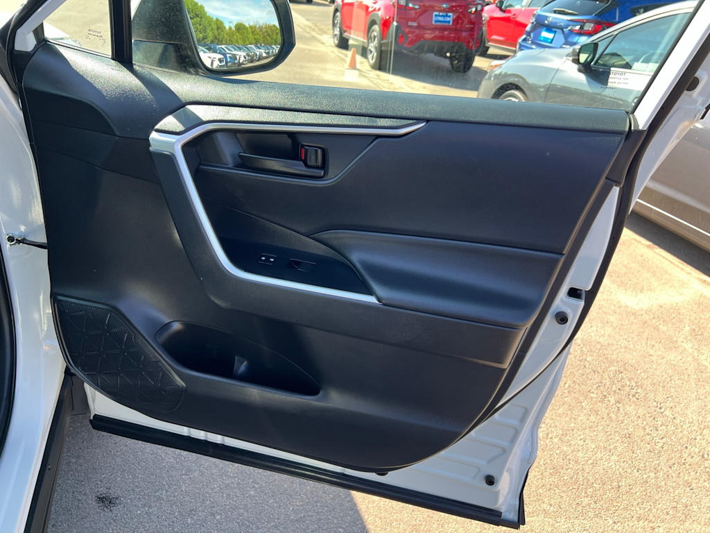 Thumbnail: 2021 Toyota RAV4 - 35