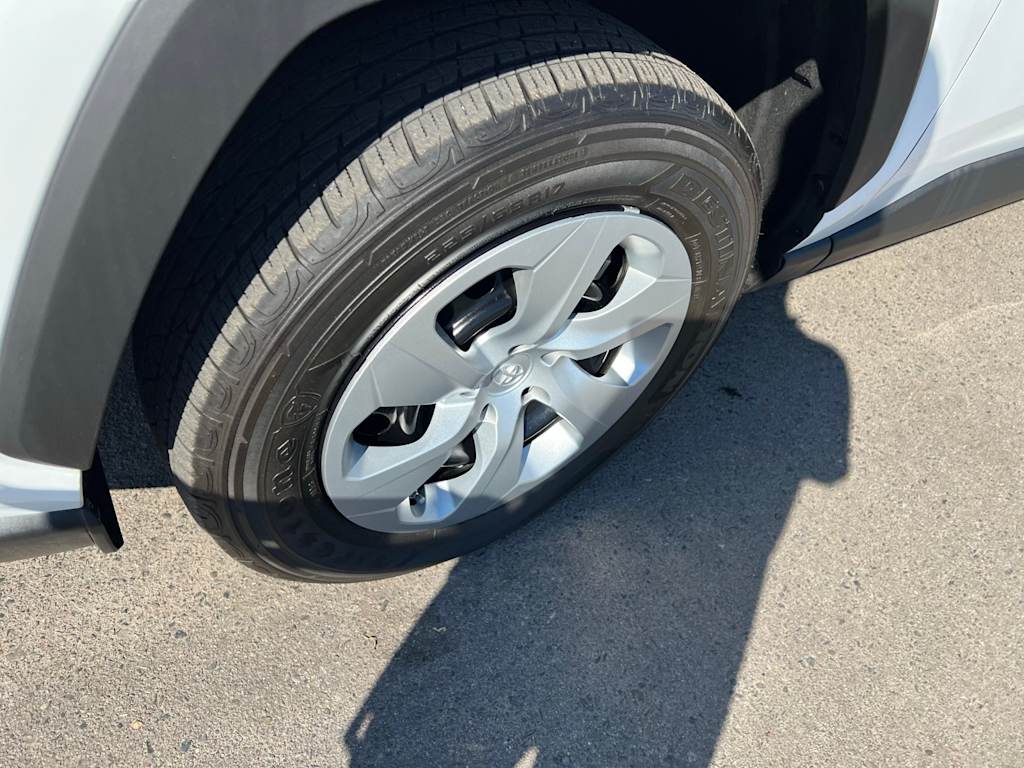 Thumbnail: 2021 Toyota RAV4 - 8