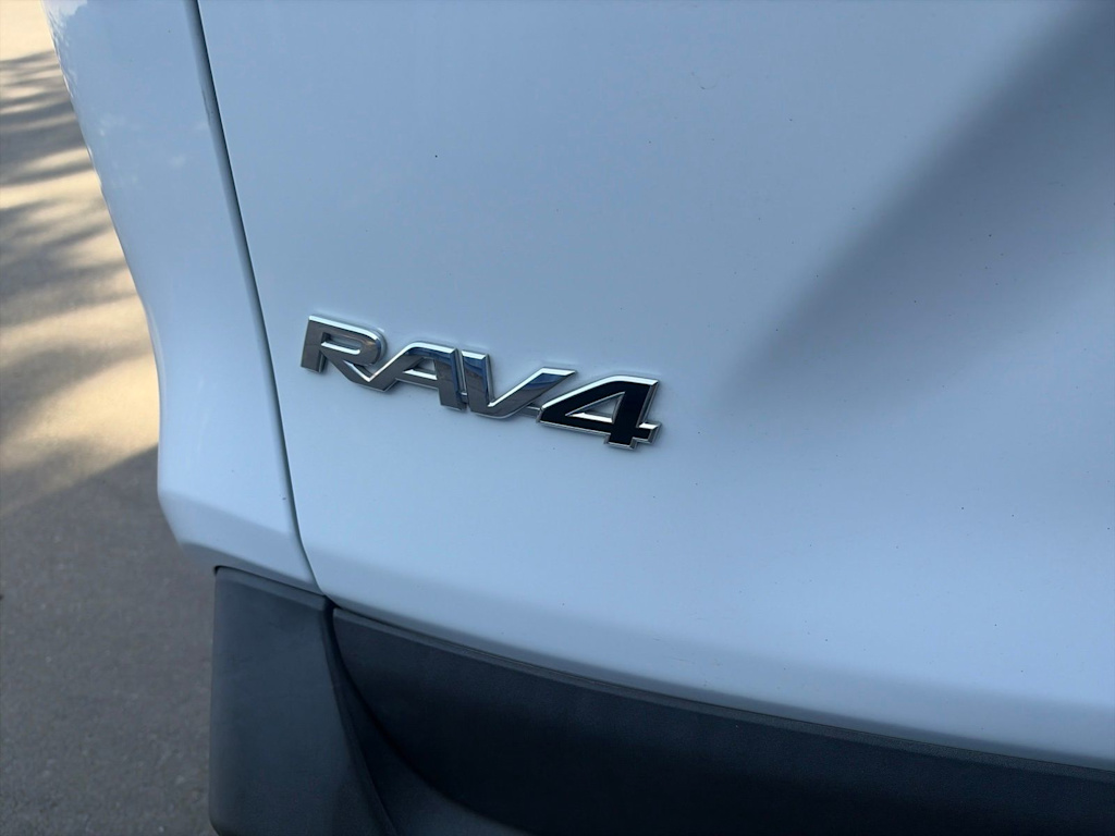 Thumbnail: 2020 Toyota RAV4 - 27