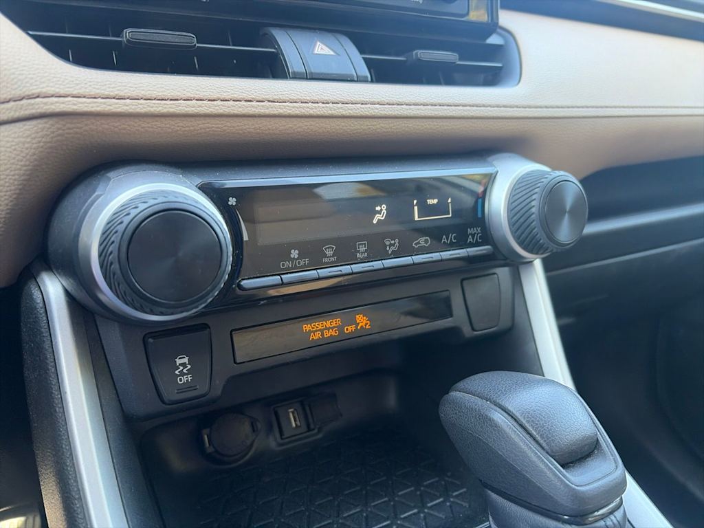 Thumbnail: 2020 Toyota RAV4 - 12